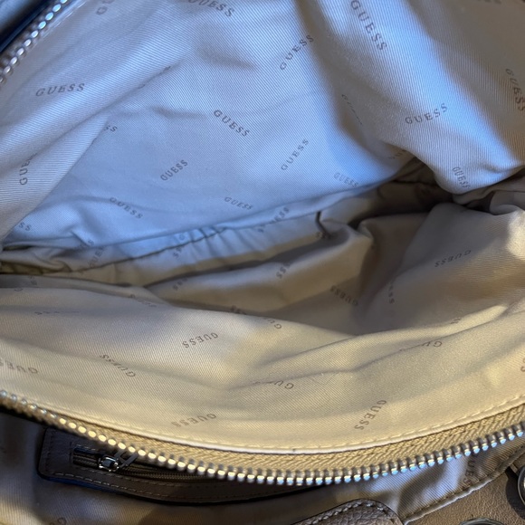 Slightly used Guess bag - Picture 7 of 8